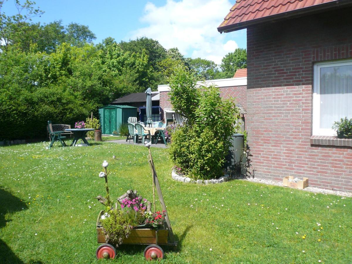 Ferienwohnungen Im Haus Herrmann Neuharlingersiel Exterior photo